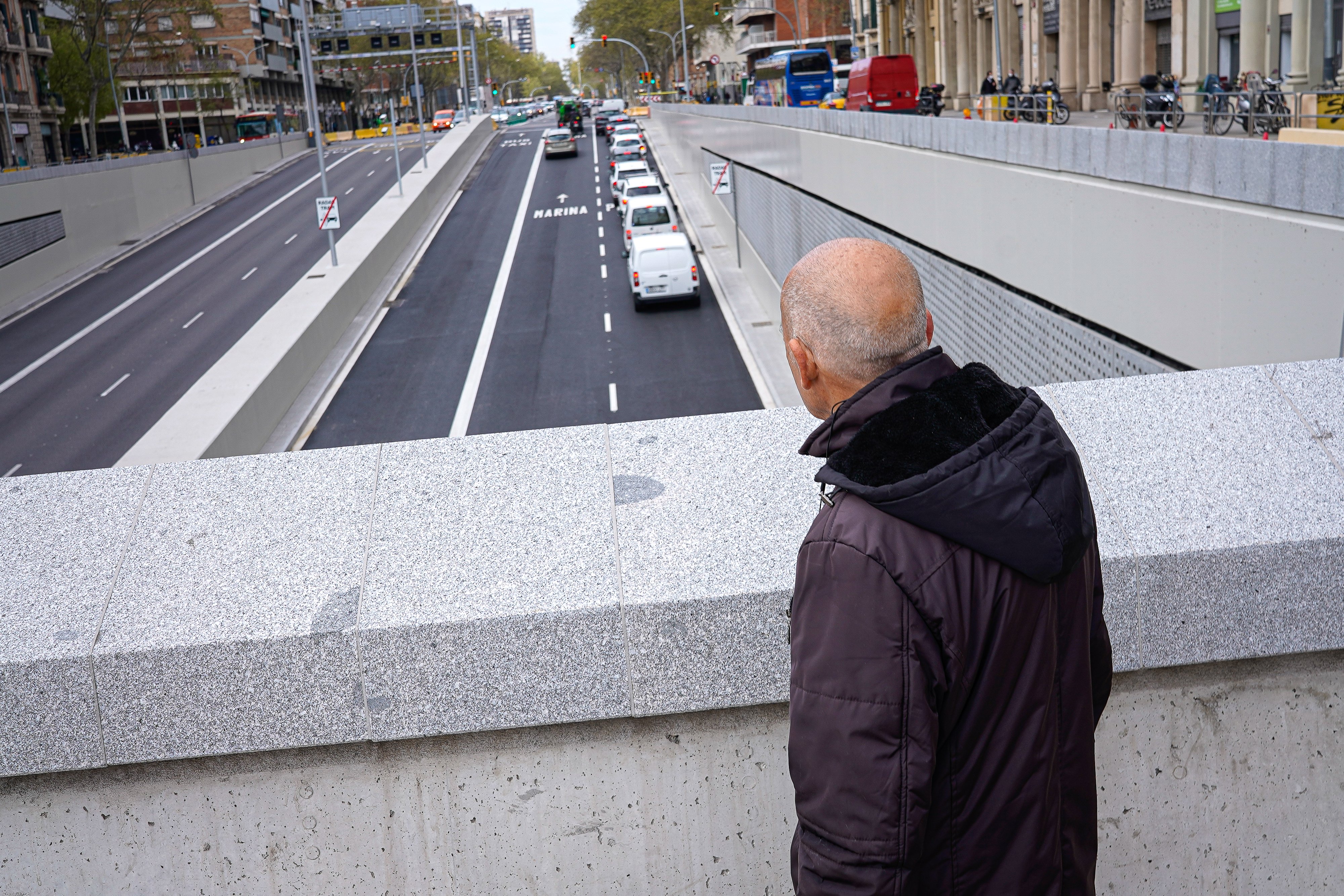 Segundo laborable en el túnel de Glòries, menos colas y más controles