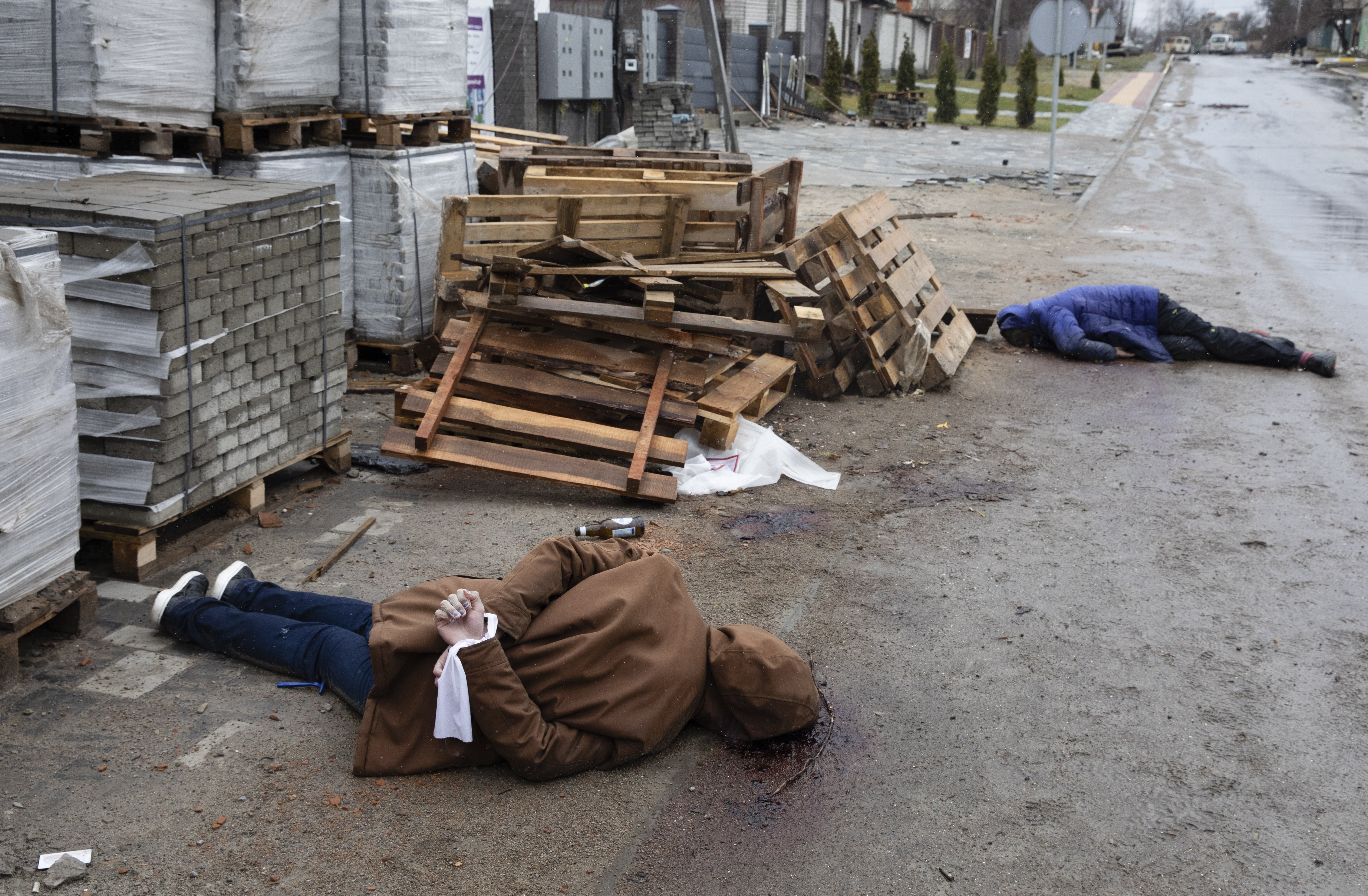 Civiles ucraniano muertos maniatados, Bucha, invasión Rusia Ucrania, Kiev Mikhail Palinchak Efe