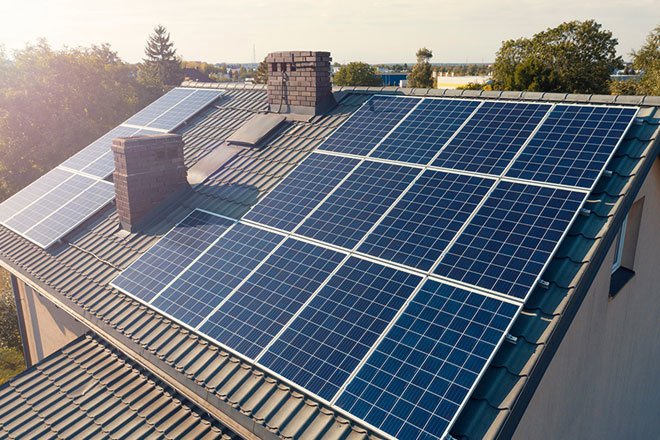 ¿Sabes de qué manera deben instalarse los paneles solares?