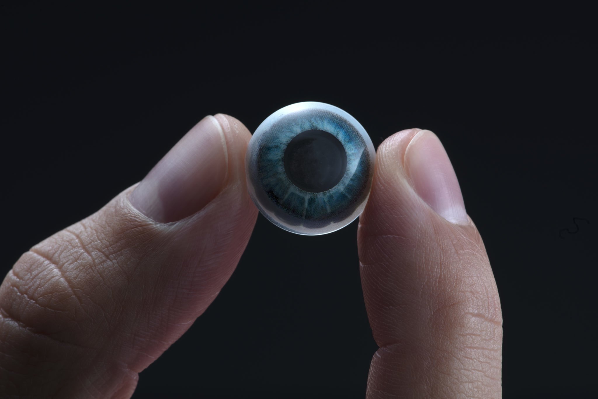 Llegan las lentillas del futuro que van a sustituir al teléfono móvil