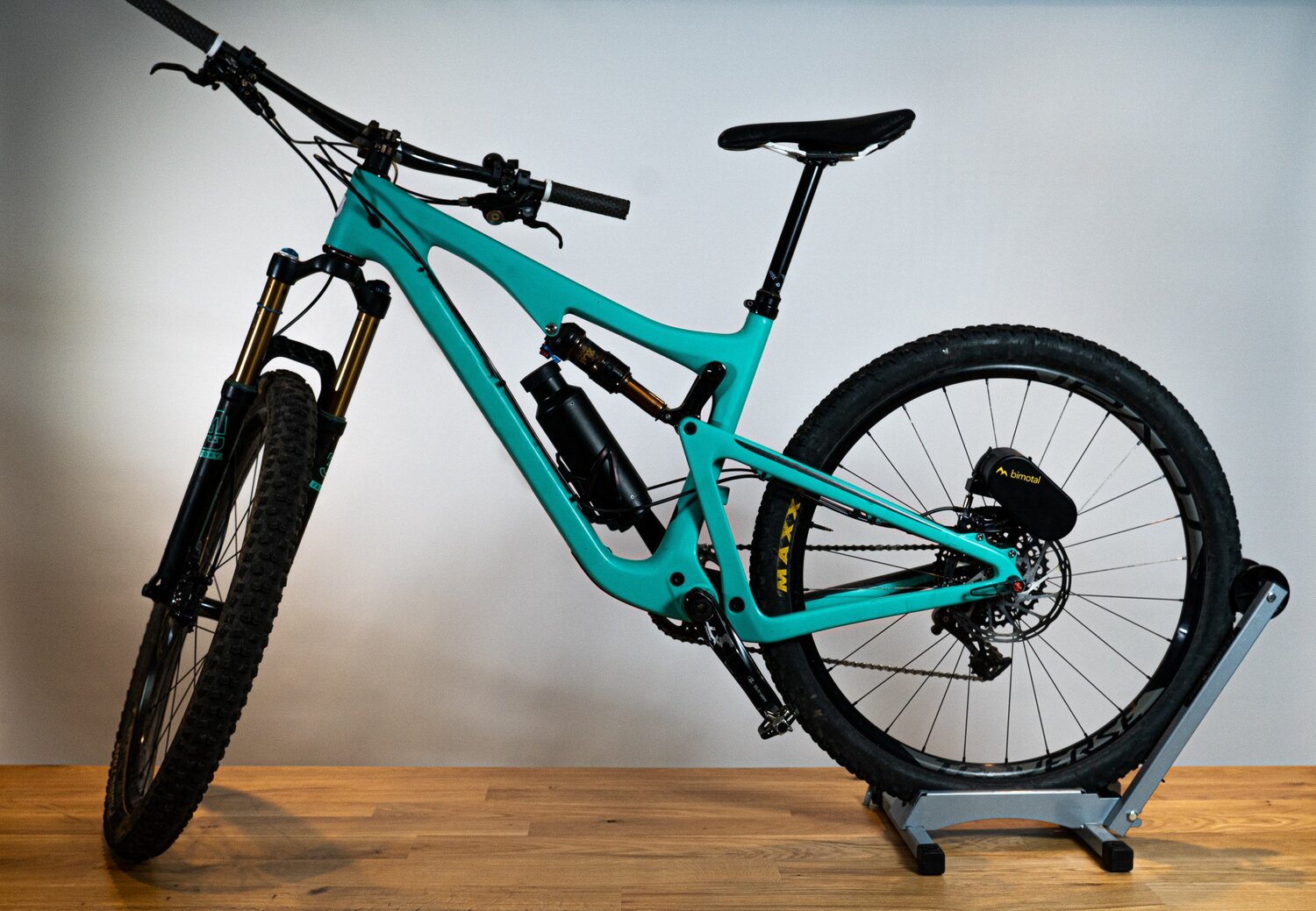 Un nuevo invento convierte cualquier bici de montaña en una eléctrica al momento