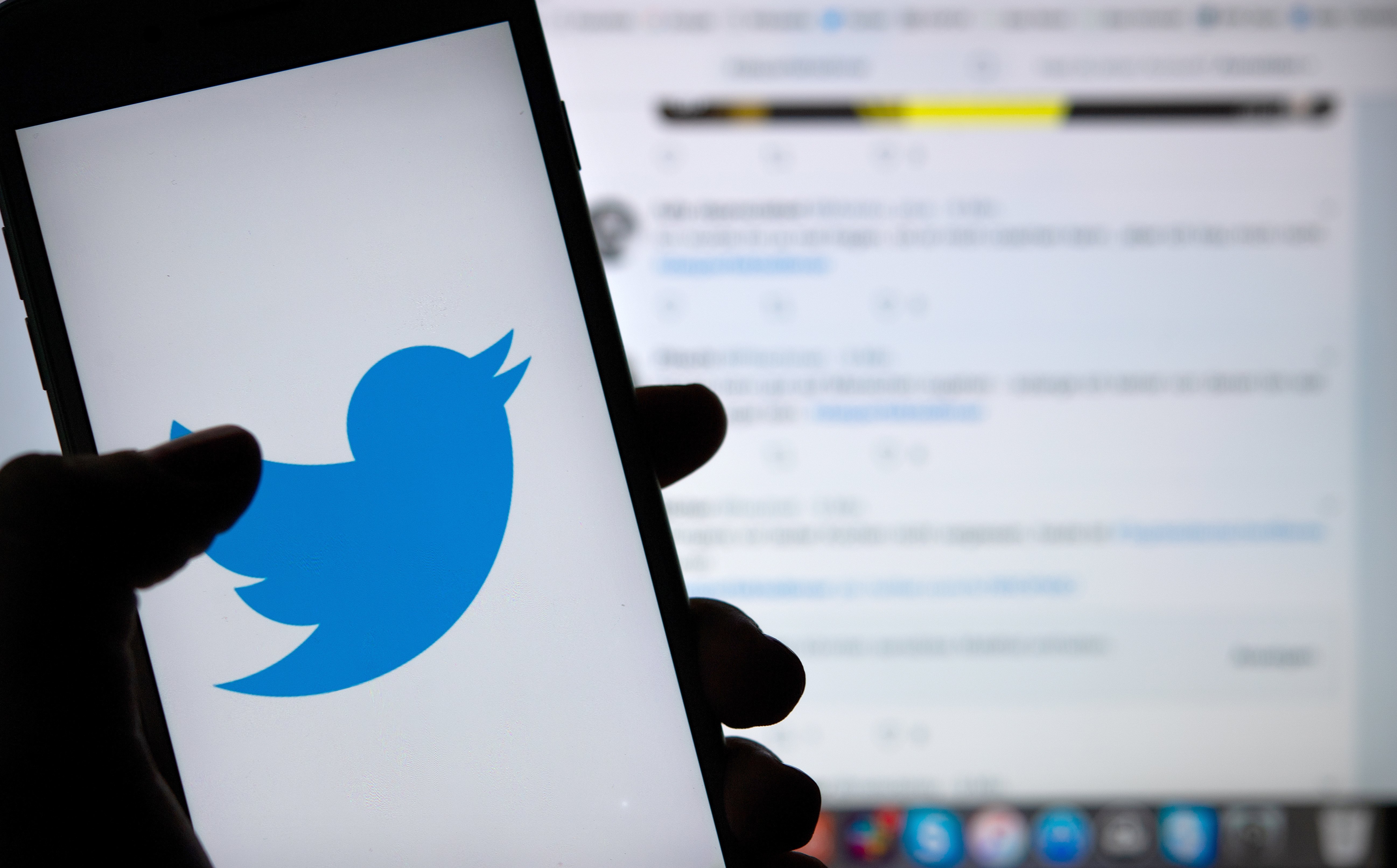 Twitter cau a escala mundial