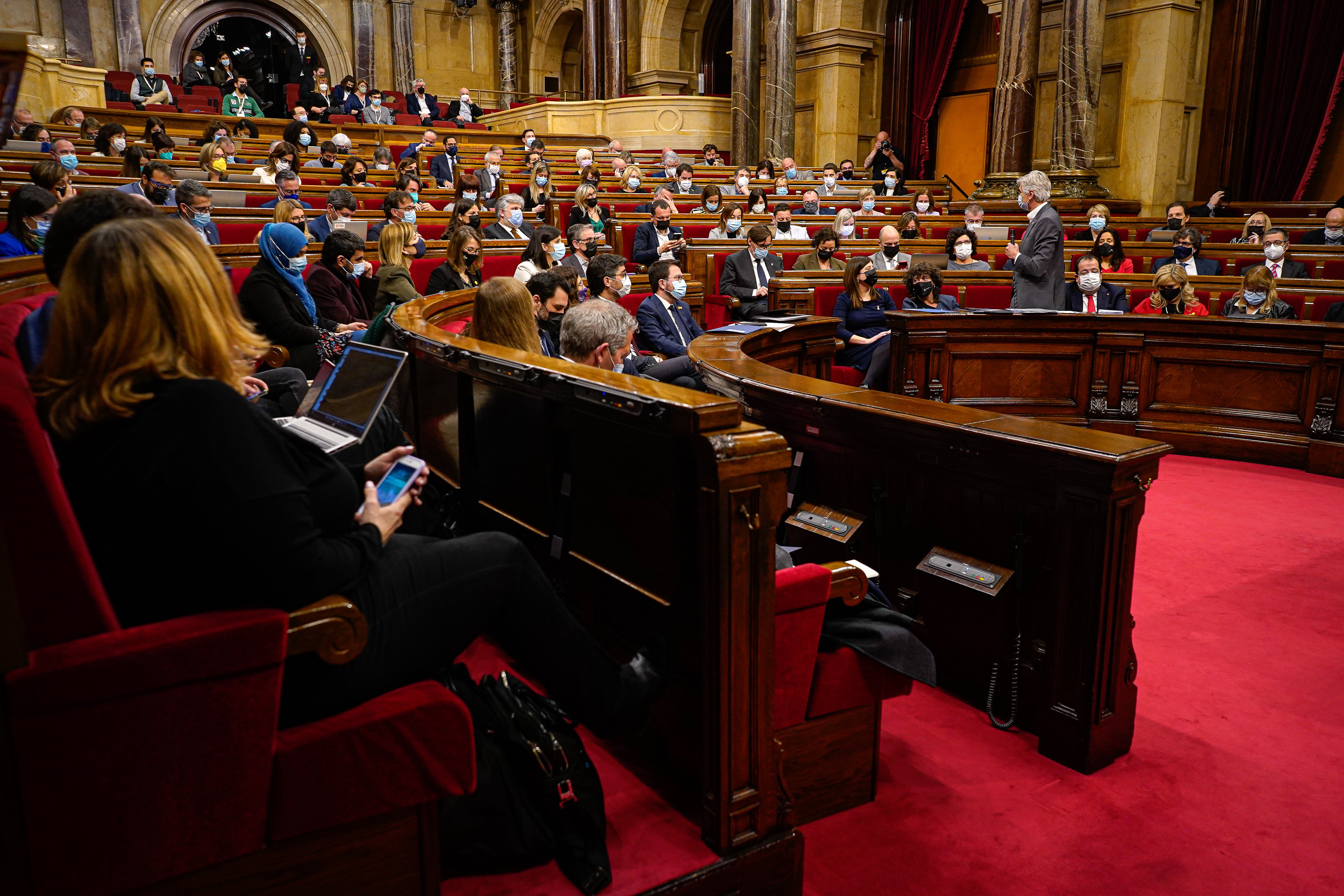 Los diputados dejan en un cajón la regularización de las dietas del Parlament