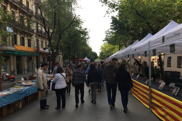 EuropaPress 1254868 festividad santo jordi 2019 rambla catalunya