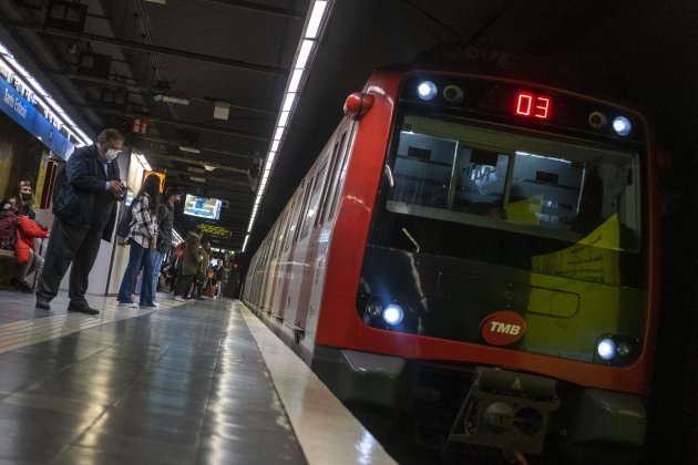 Obris linea L5 metre|metro TMB estació Diagonal fins Vilapicina Sants Carlos Baglietto