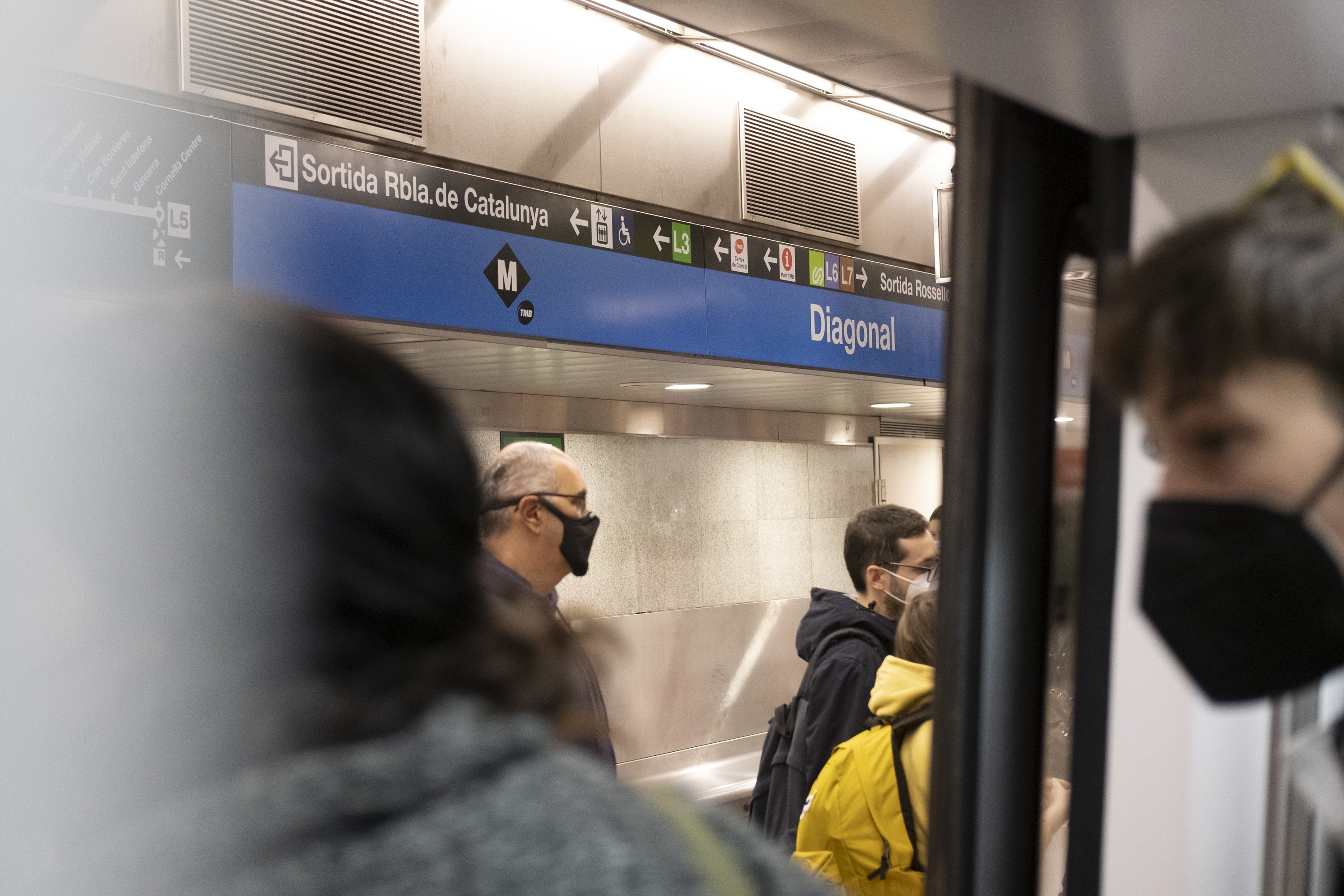 S’ha d’aixecar l’obligatorietat de dur mascareta al transport públic?