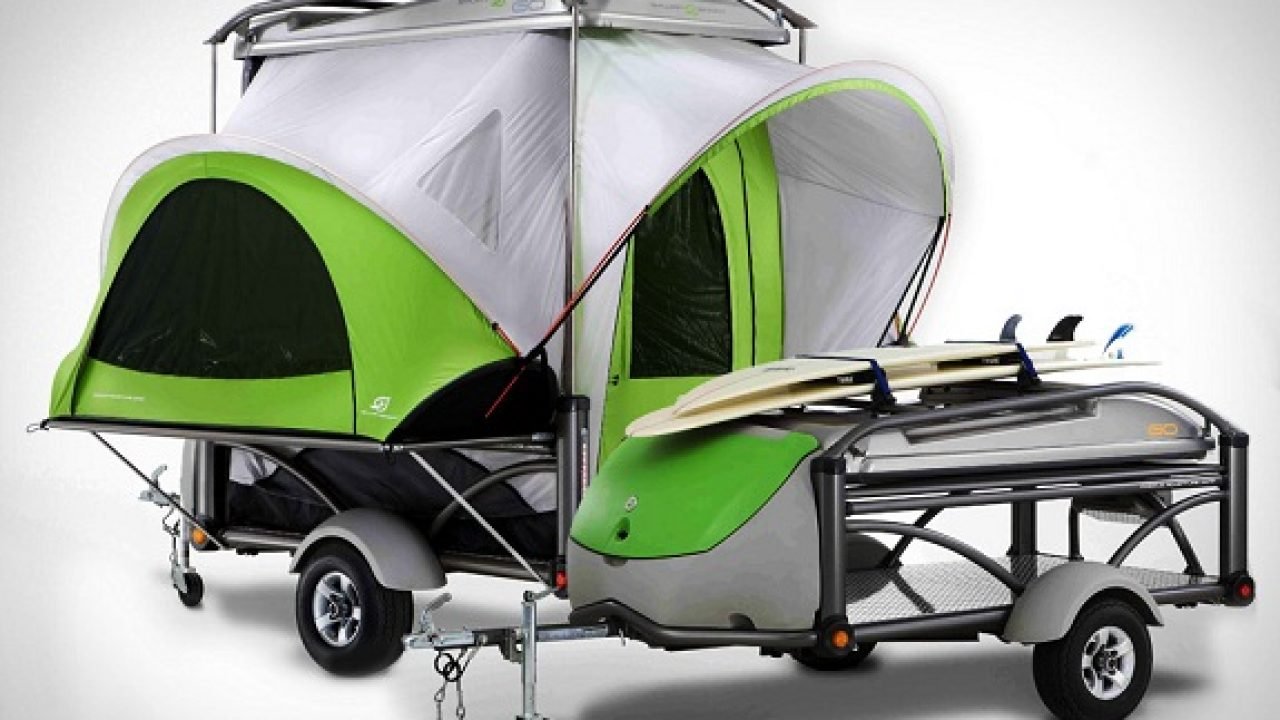 El remolque que se convierte en una solución para acampar en la playa en minutos