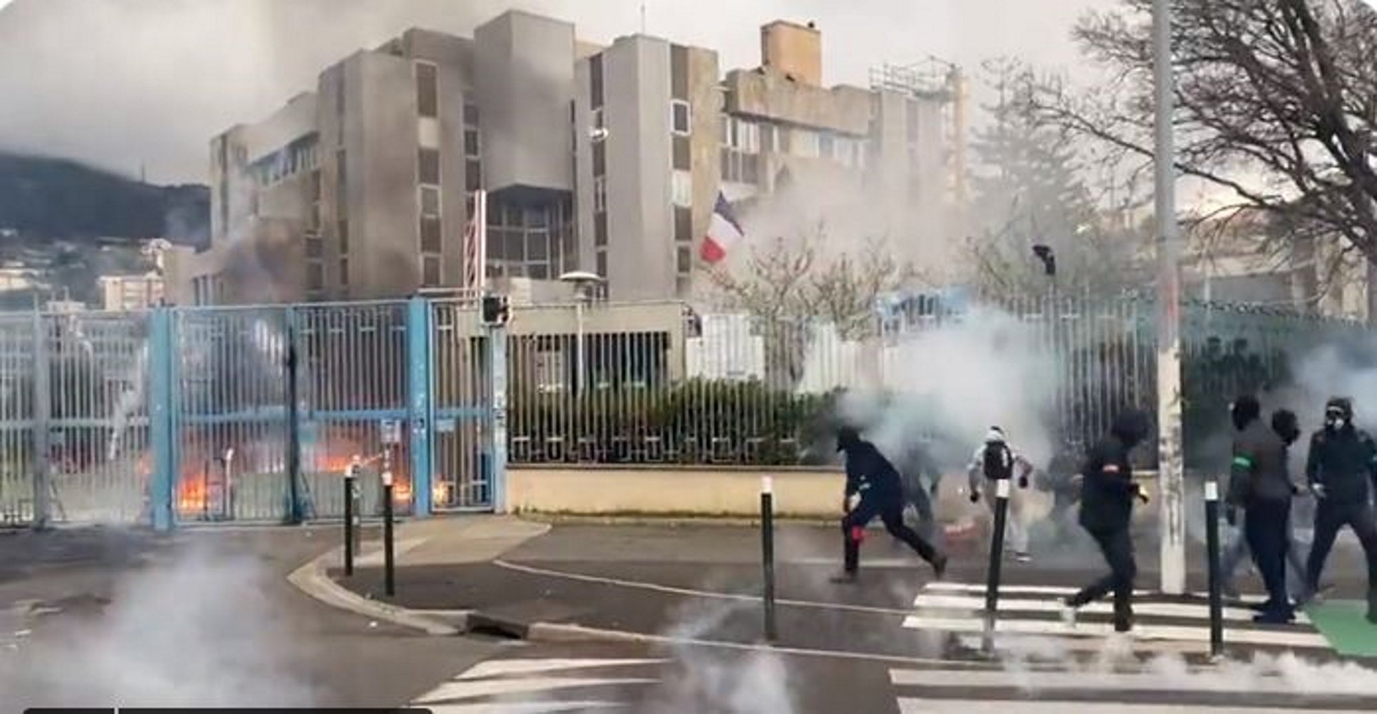 Independentistas corsos atacan la prefectura francesa de Bastia