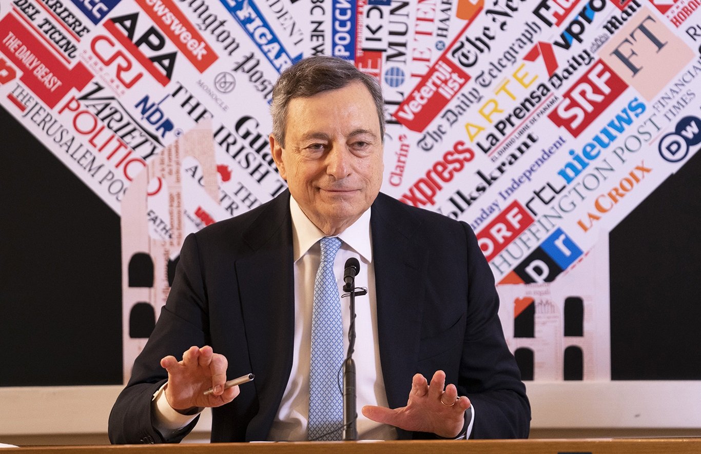 Draghi, a los italianos: "¿Qué preferís, la paz o el aire acondicionado en verano?"