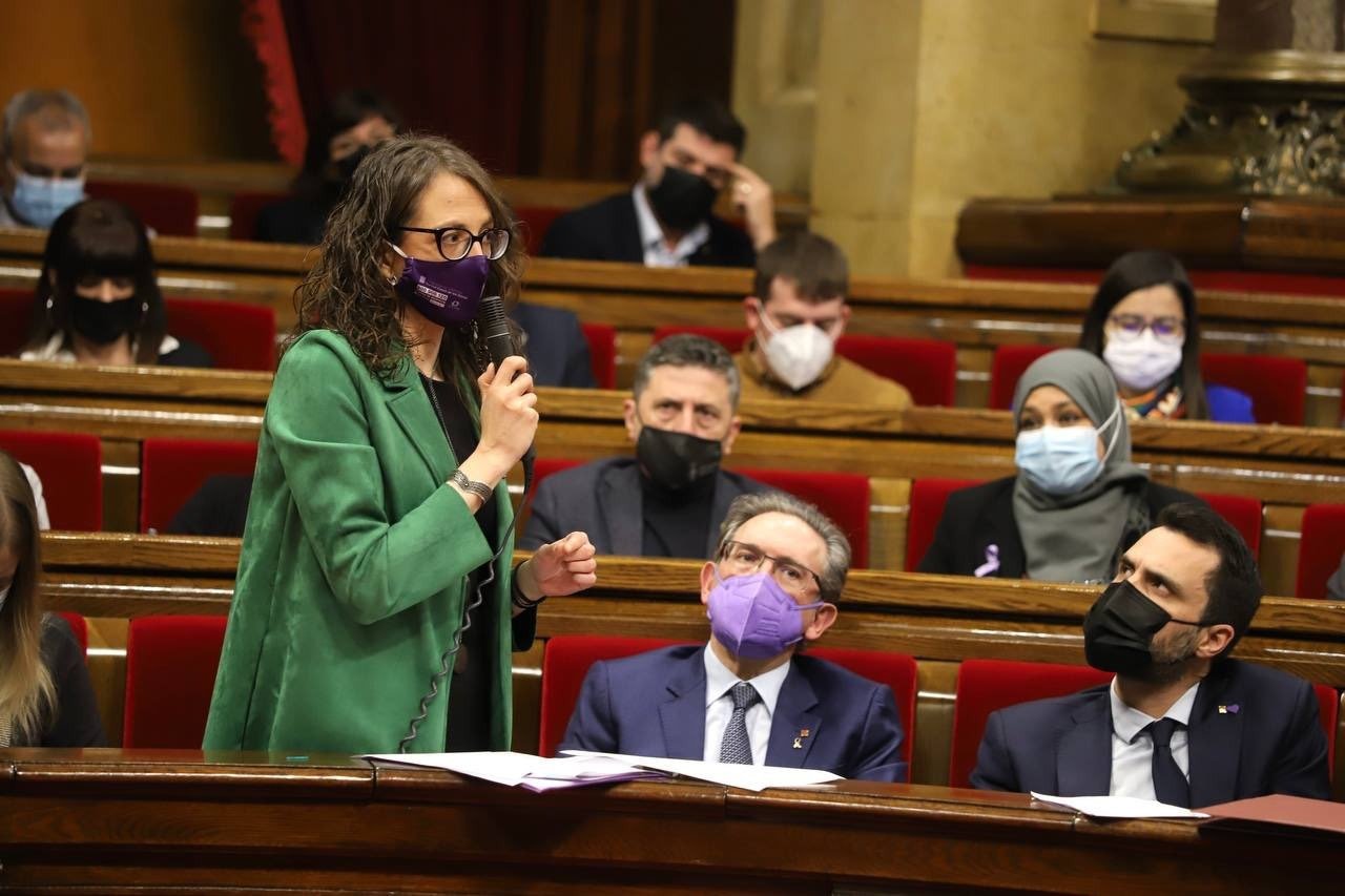 Foto Consellera Tània Verge Ple Parlament Pressió Estètica