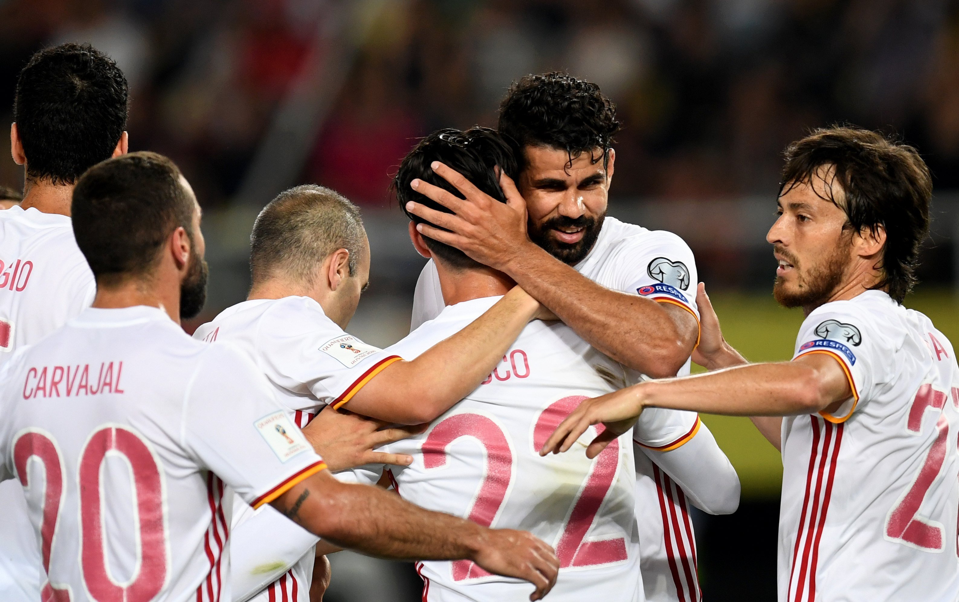 España se relaja y acaba sufriendo en Macedonia (1-2)