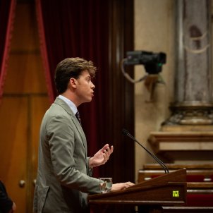 Un diputado de Vox grita ¡Viva Cristo Rey! en el hemiciclo del Parlament