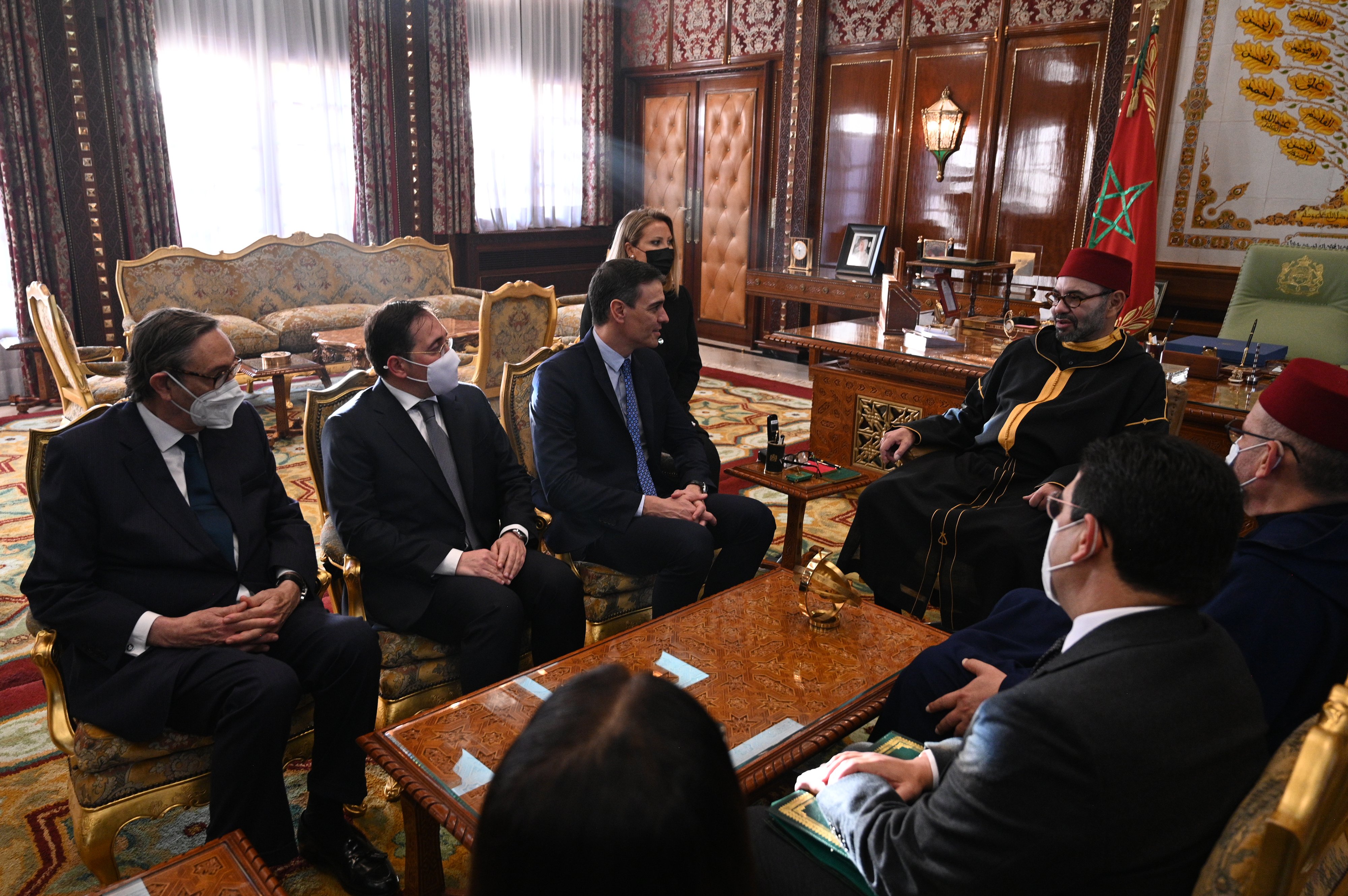 Sánchez y Mohammed VI sellan en una cena en Rabat la reapertura de las fronteras