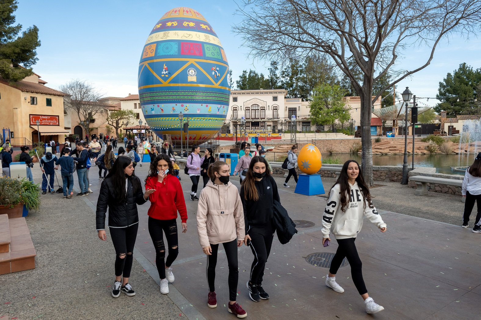PortAventura World reabre con una celebración de Pascua de récord