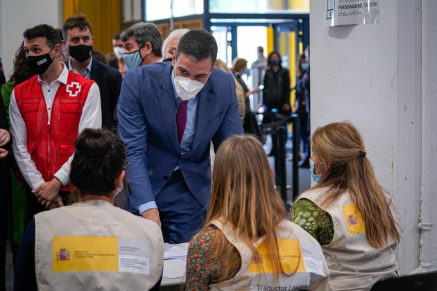 Centro de refugiados en la Fira de Barcelona,  Pedro Sánchez   Pau de la Calle