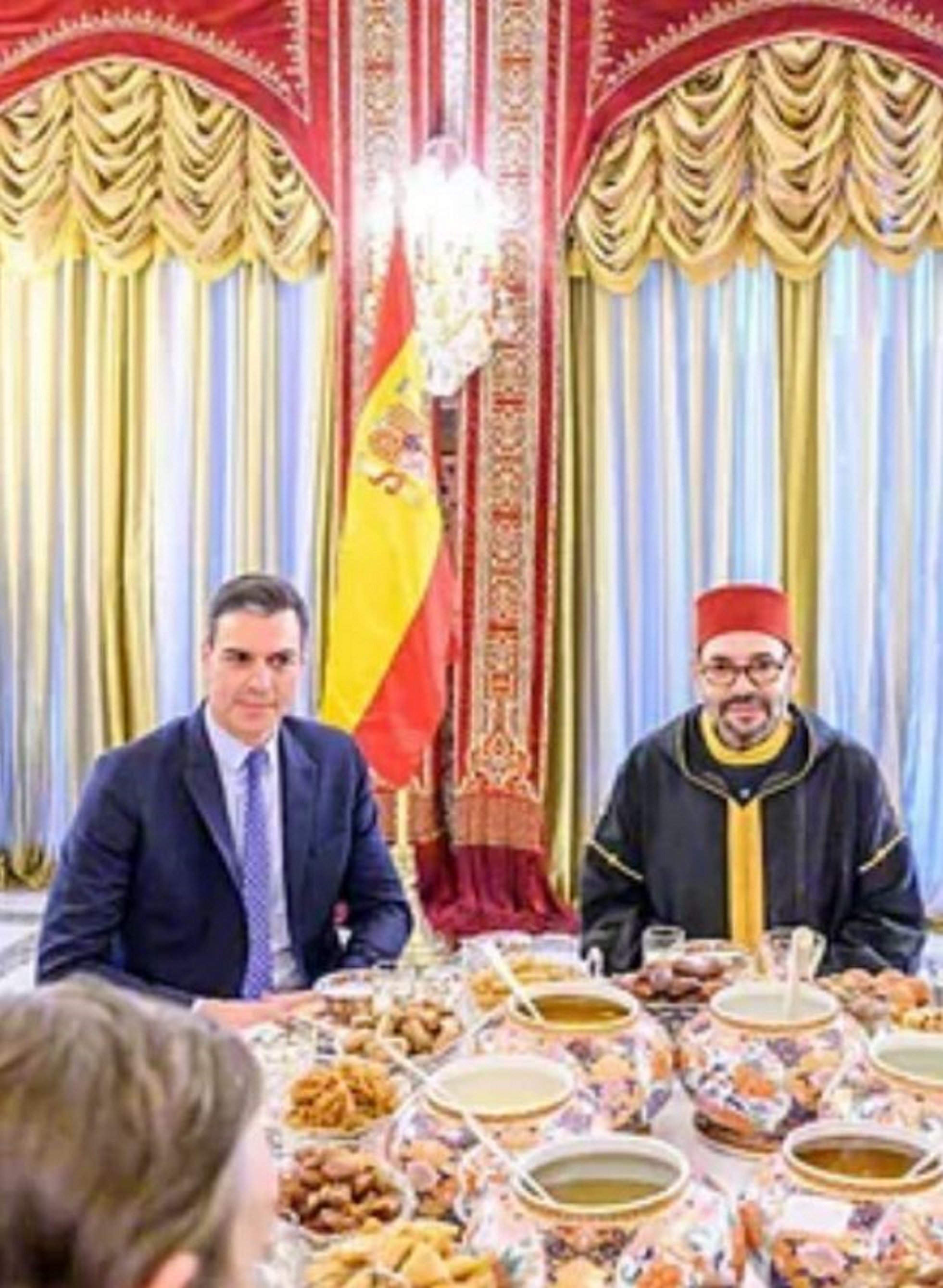 ¿Qué significa la bandera española boca abajo que Marruecos ha puesto a Sánchez?
