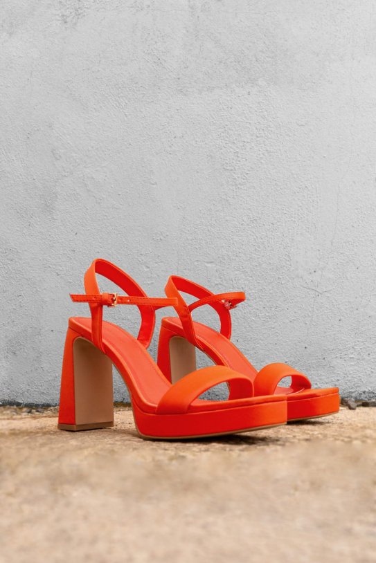 Las nuevas sandalias de Stradivarius con una plataforma nos han conquistado: 2 colores