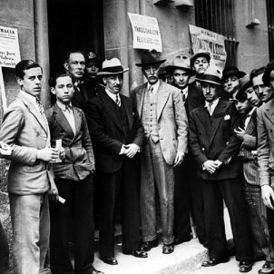 Se celebren les eleccions municipals que conduiran a la República