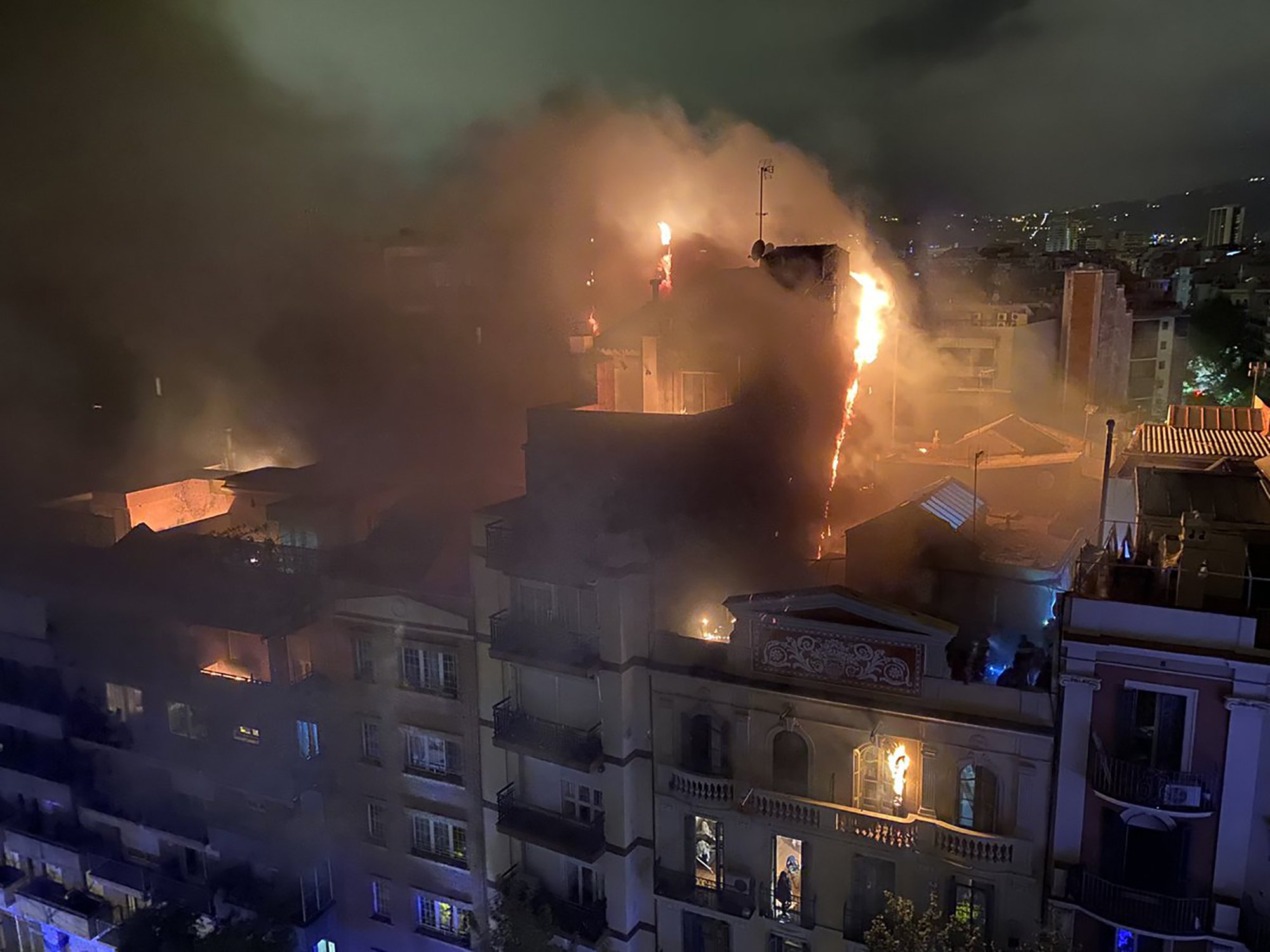Incendi a Barcelona: quatre ferits en la brutal explosió d'un bar de l'Eixample
