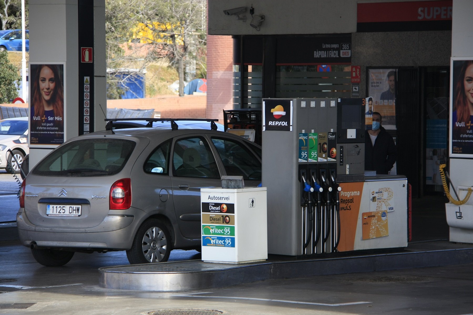 Estalvia 40 cèntims per litre de combustible, torna el descompte en gasolina i dièsel