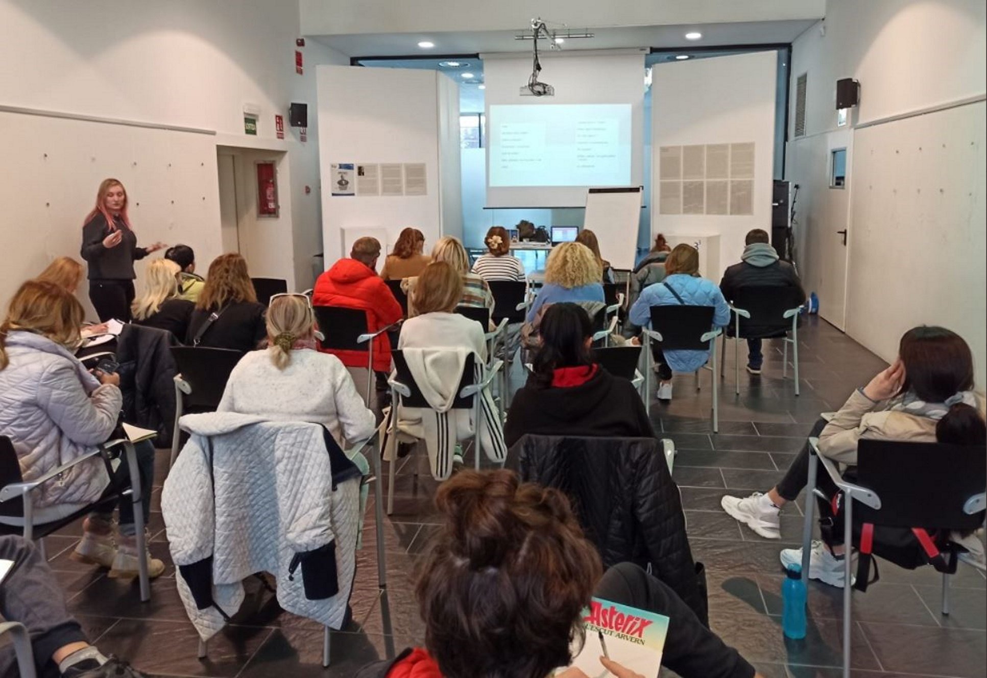 Polèmica perquè l'ajuntament de Palamós ensenya castellà als ucraïnesos per integrar-los