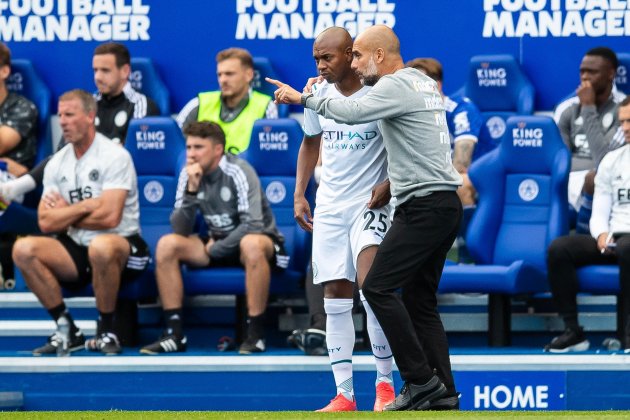 pep guardola fernandinho manchester city europa press