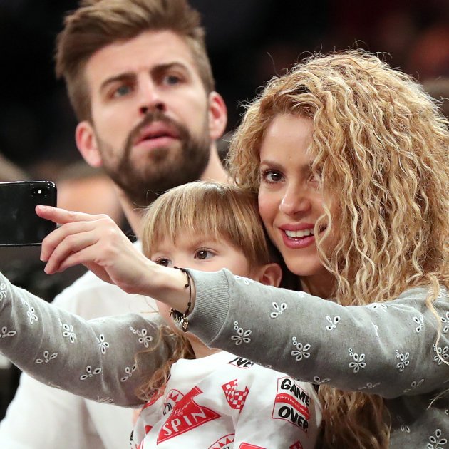 shakira pique sasha selfie gtres shakira pique sasha selfie gtres