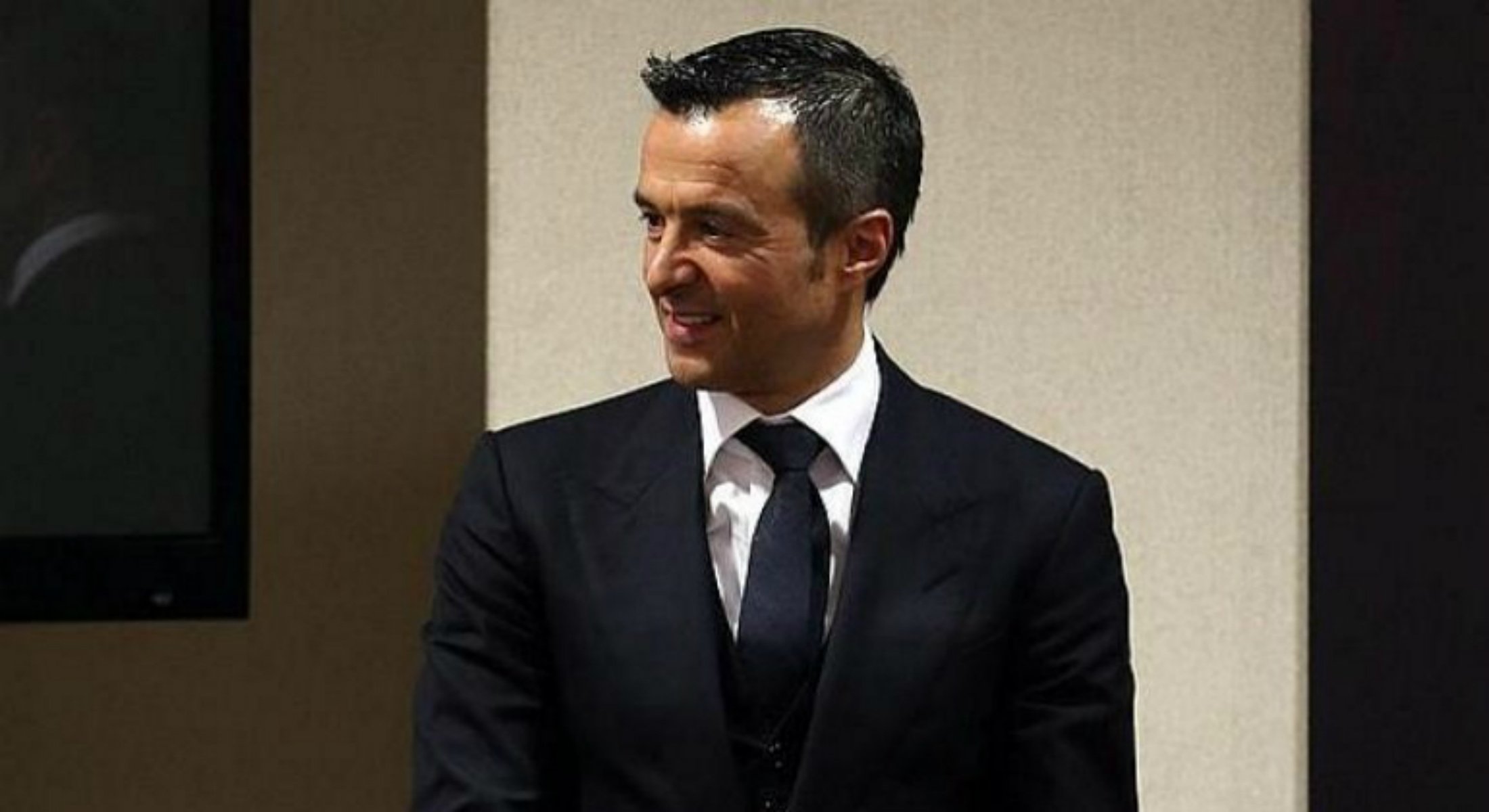 Jorge Mendes está ofreciendo al jugador a Florentino Pérez después de prometer el fichaje a Joan Laporta