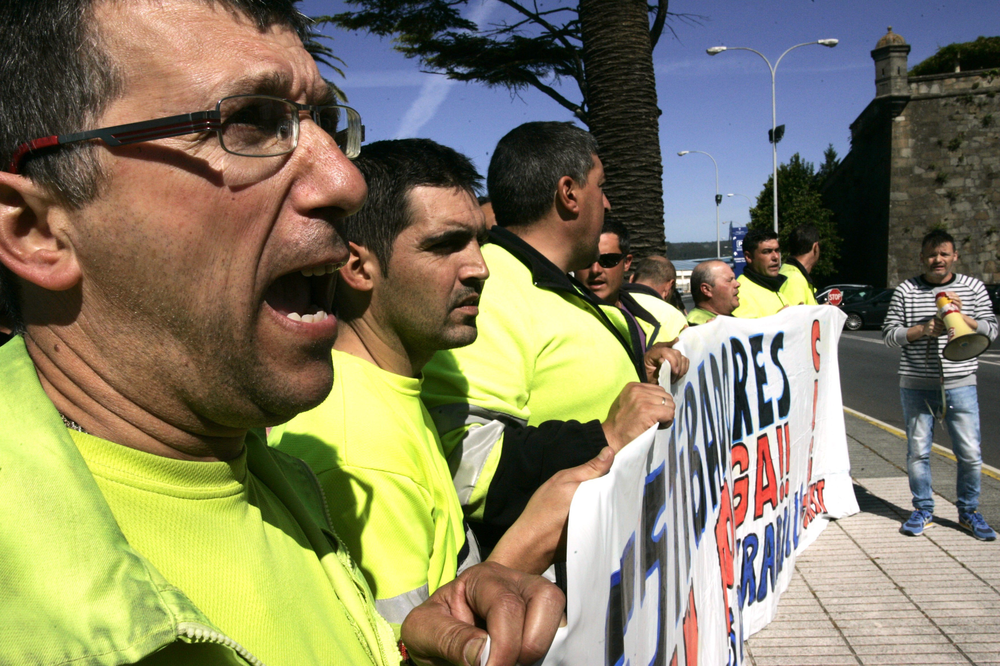 Fomento establece servicios mínimos del 50% por la huelga de estibadores del lunes