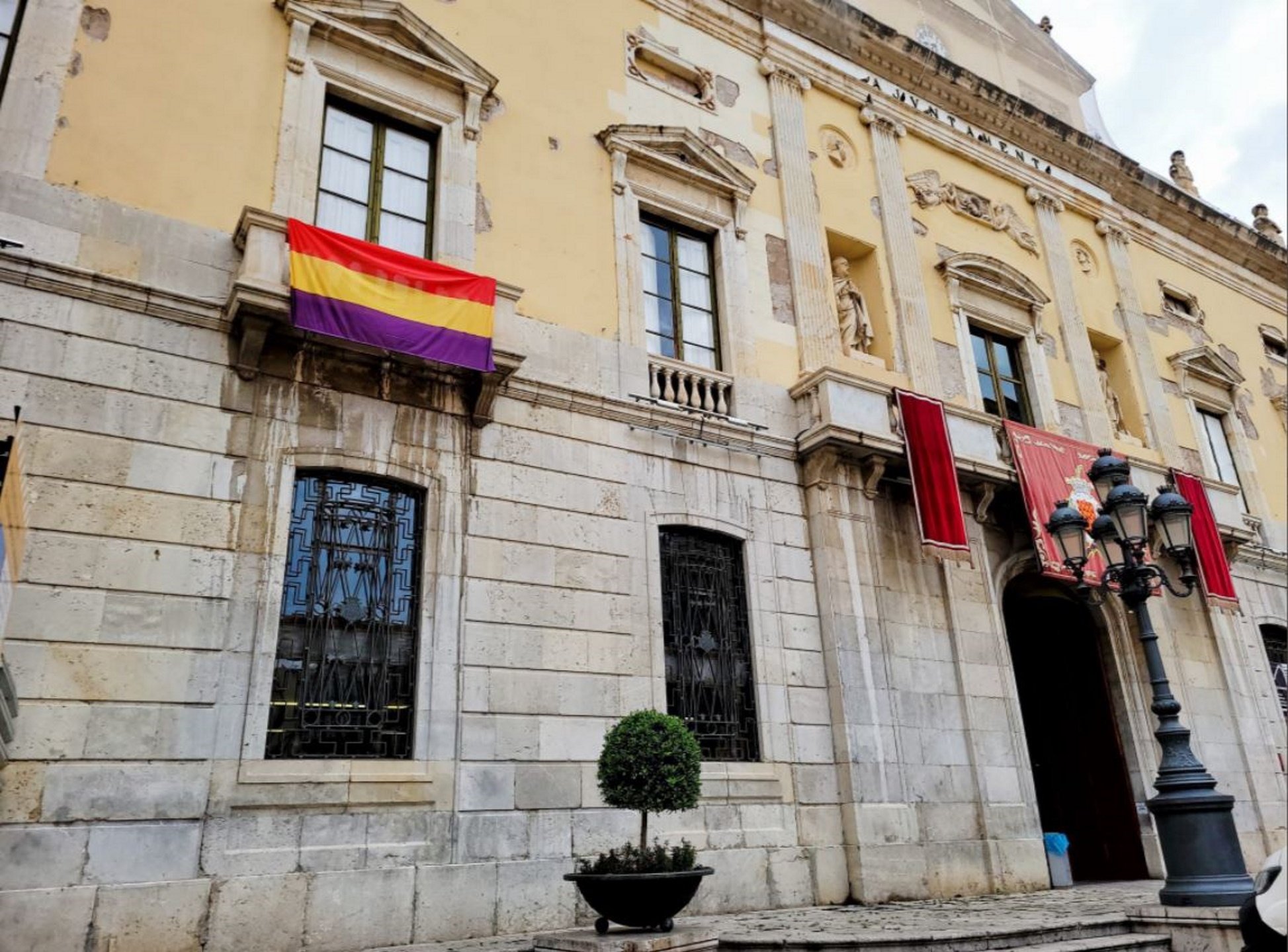 Esclata la polèmica a Catalunya per quina república commemorar: espanyola o catalana?