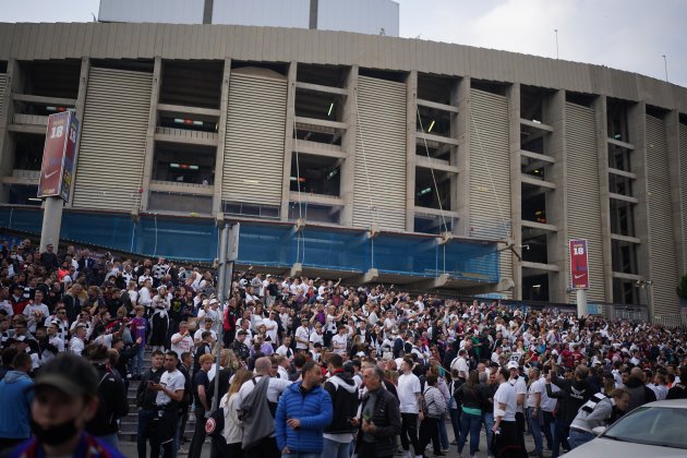 enfrontamientos policia Brimo antidisturbios hooligans seguidores Eintracht de Frankfurt Camp Nou Barça partido - Joan Mateu Parra