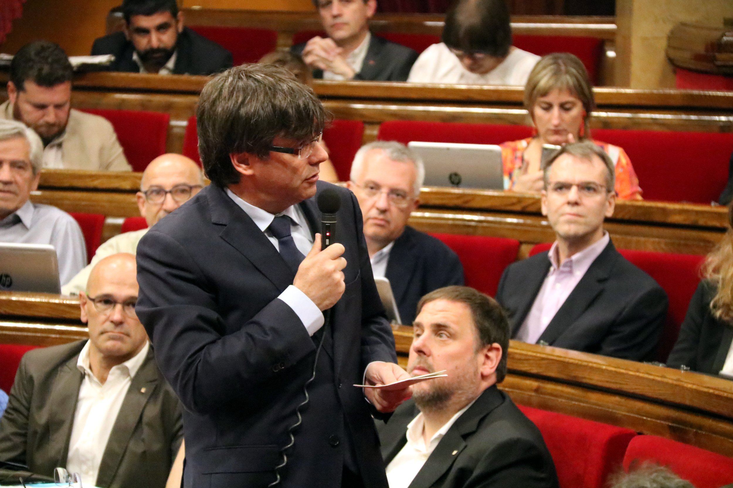 El tirón de orejas de Puigdemont a Arrimadas ante el pleno