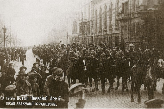 Entrada de l'Exèrcit Roig a Odessa (1919). Font Wikimedia Commons