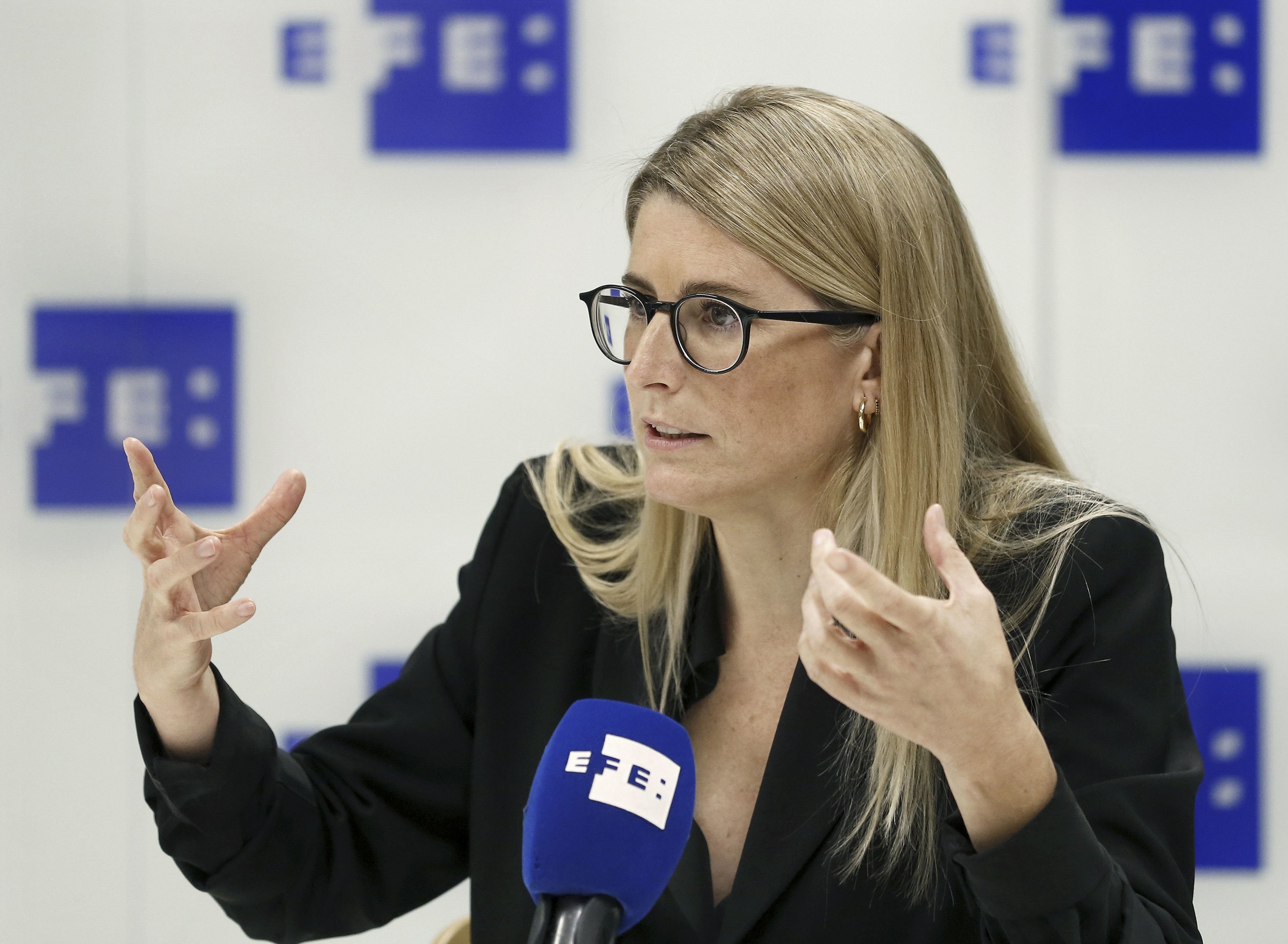 Artadi se ofrece como único cambio enfrente de una ERC que es "muleta" de Colau