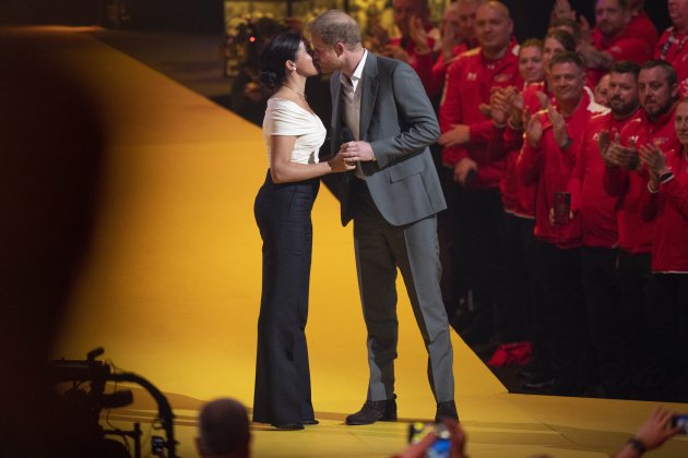 Harry y Meghan beso GTRES