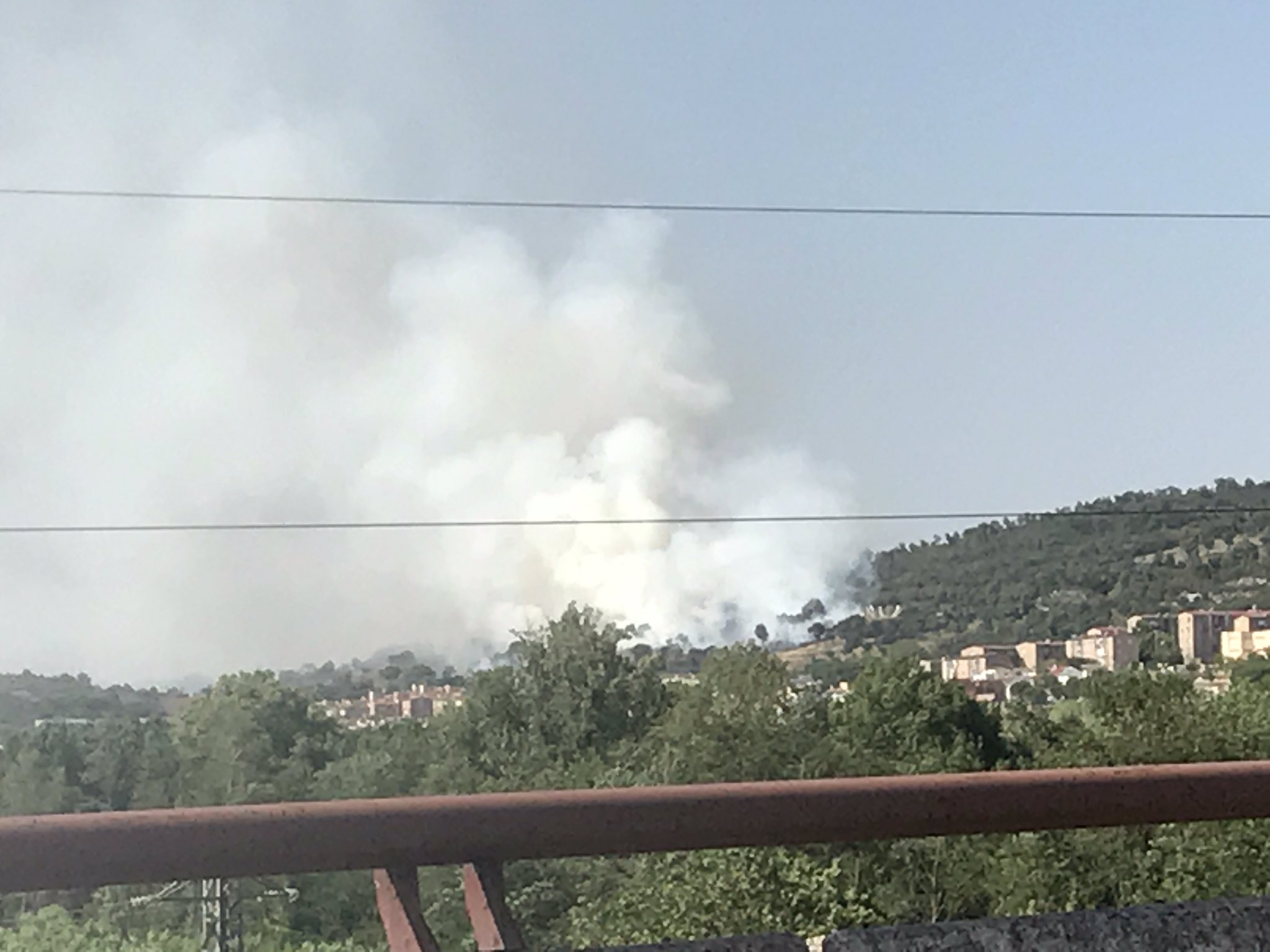 Estabilizado el incendio de Girona que obliga a cortar la N-II