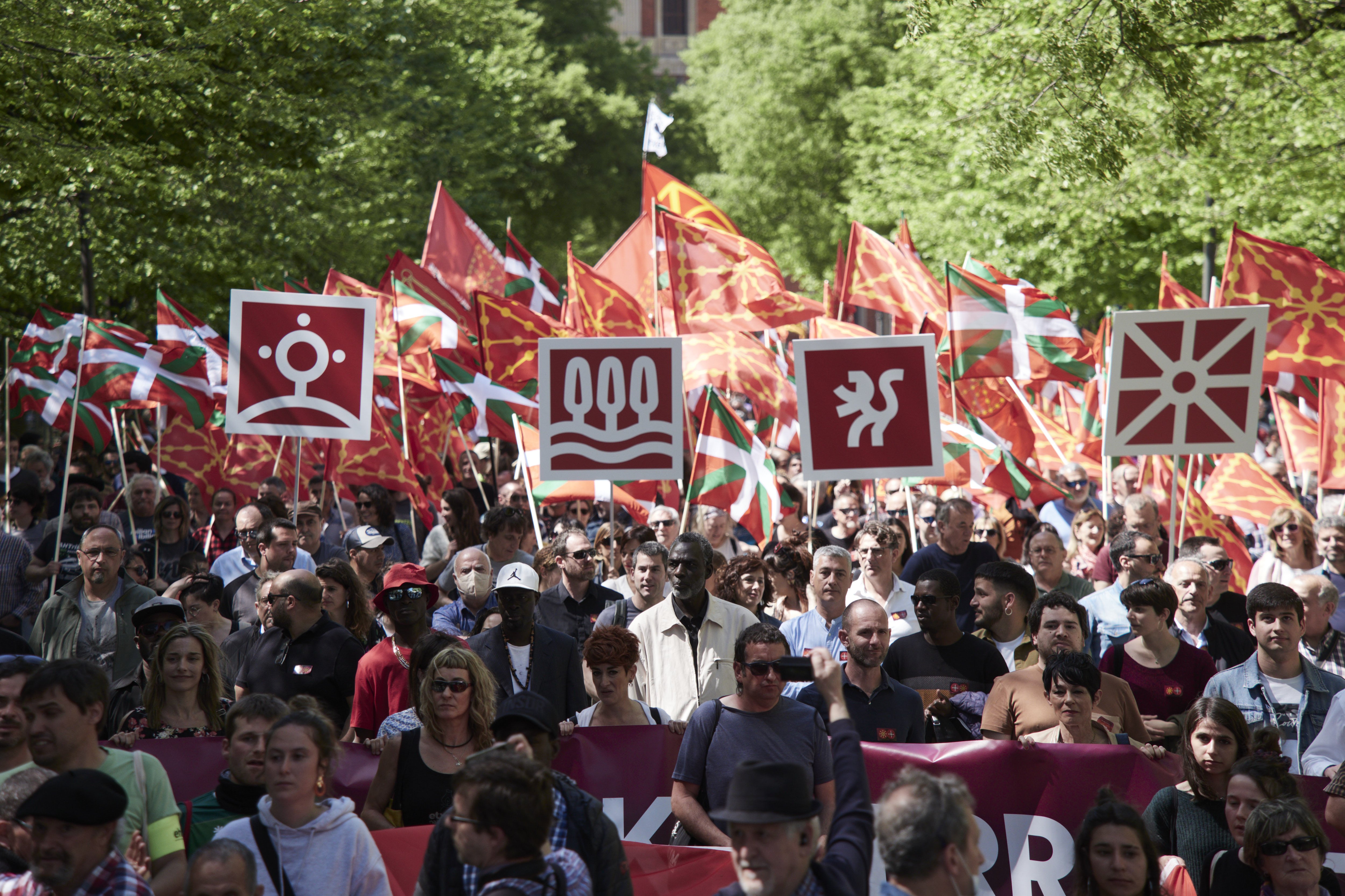 Milers de persones a Pamplona reivindiquen la república basca