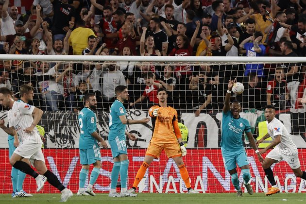 rakitic gol real madrid courtois fede valverde sevilla carvajal efe