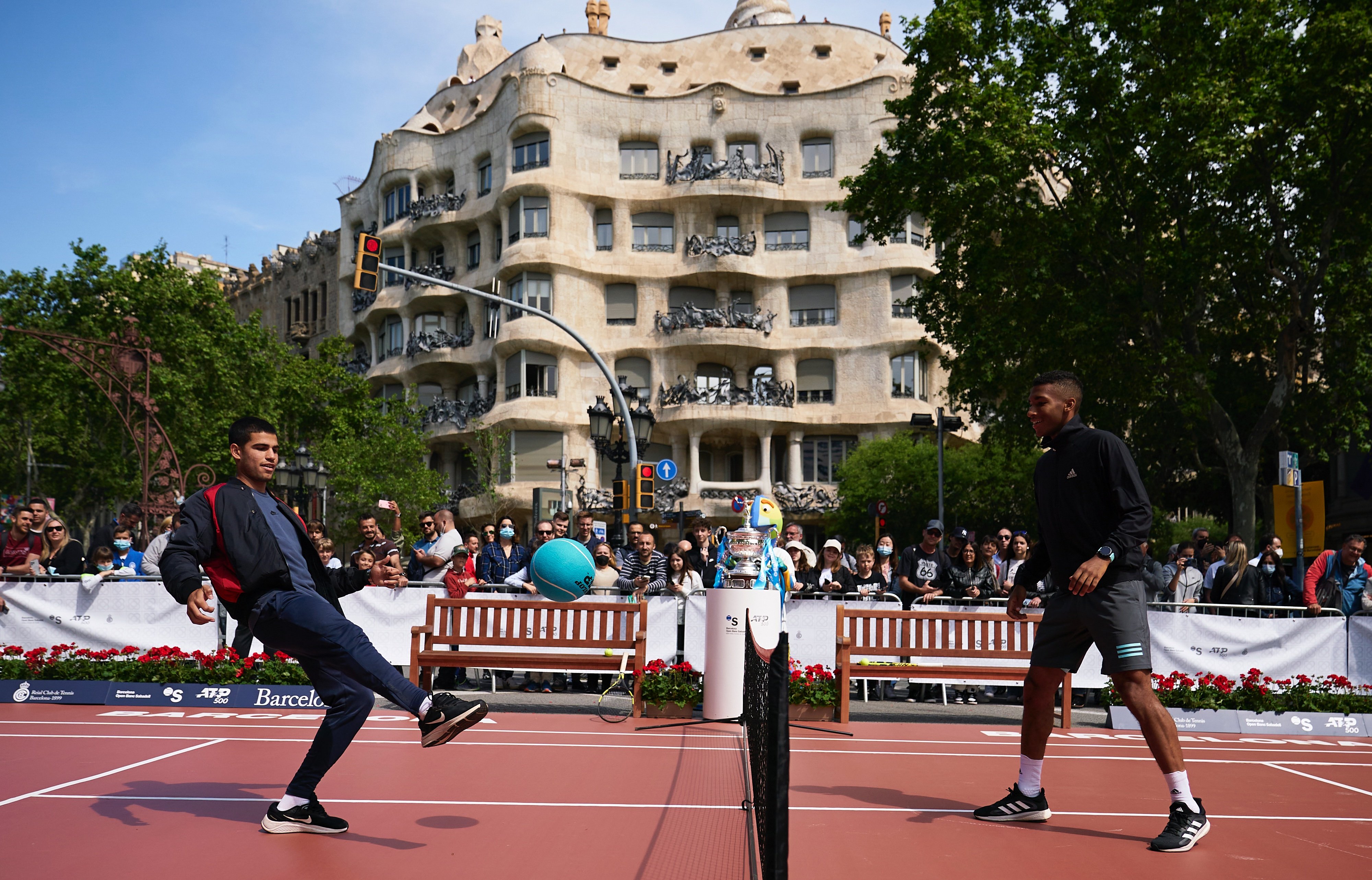 Show amb la raqueta i també amb els peus