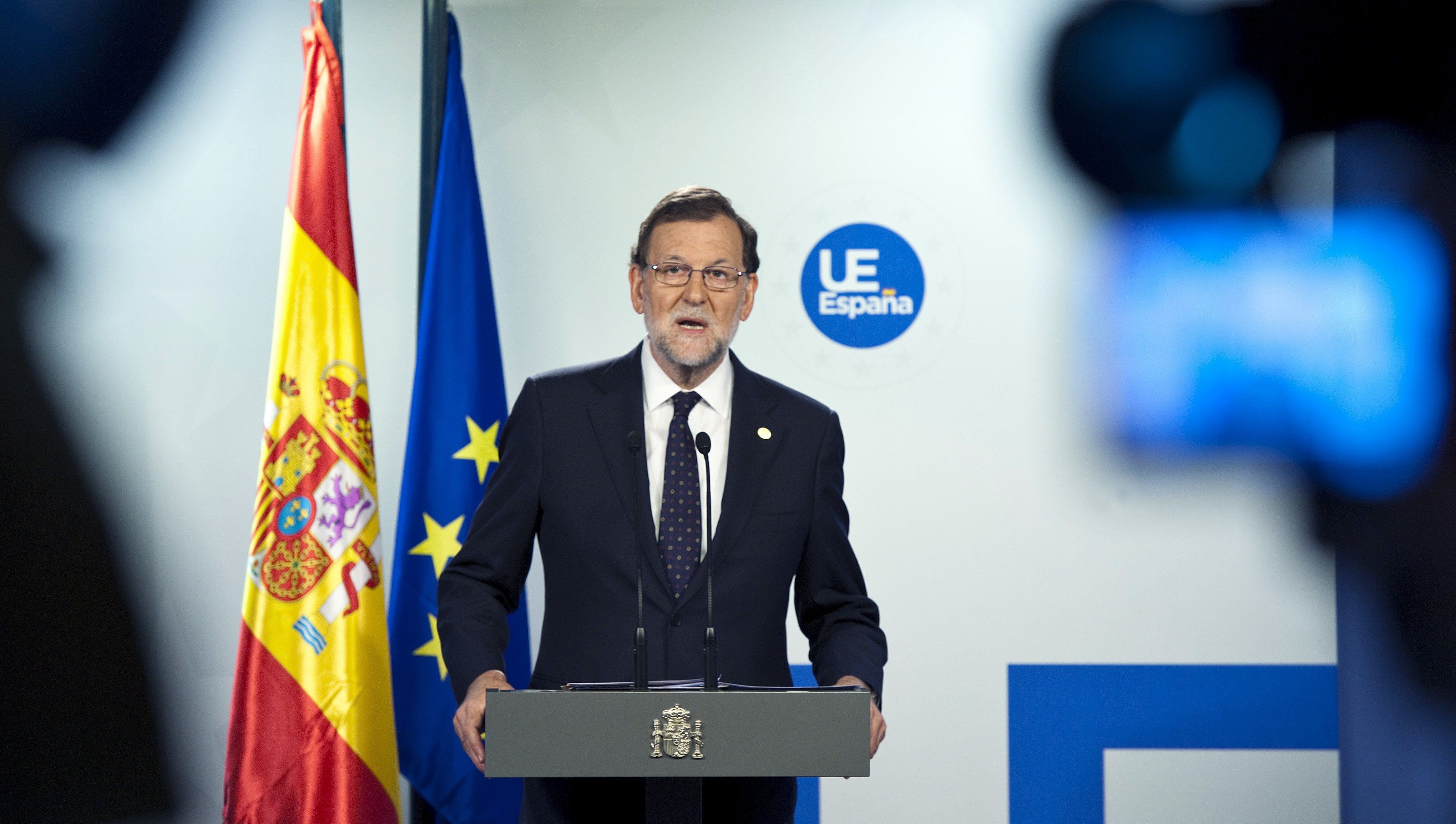 La indecisió del PSOE fa apropar posicions a Rajoy i C's