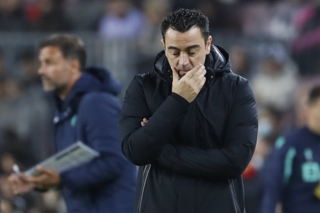 xavi hernandez camp nou cadiz derrota preocupado EFE