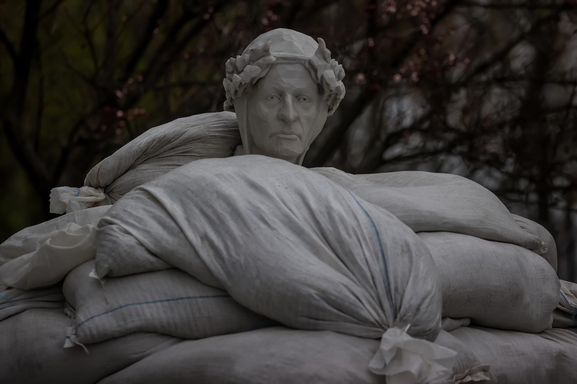 monumento kiev protegido ataque efe