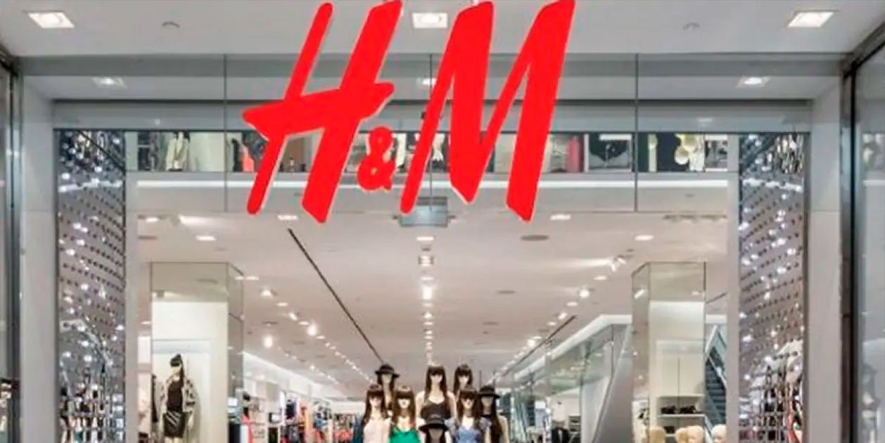 H&M recupera el vestido midi de nido de abeja que arrasó en los 90