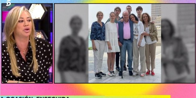 Belén Esteban y la foto de Juan Carlos Abu Dabi cono nietos e hijas Telecinco