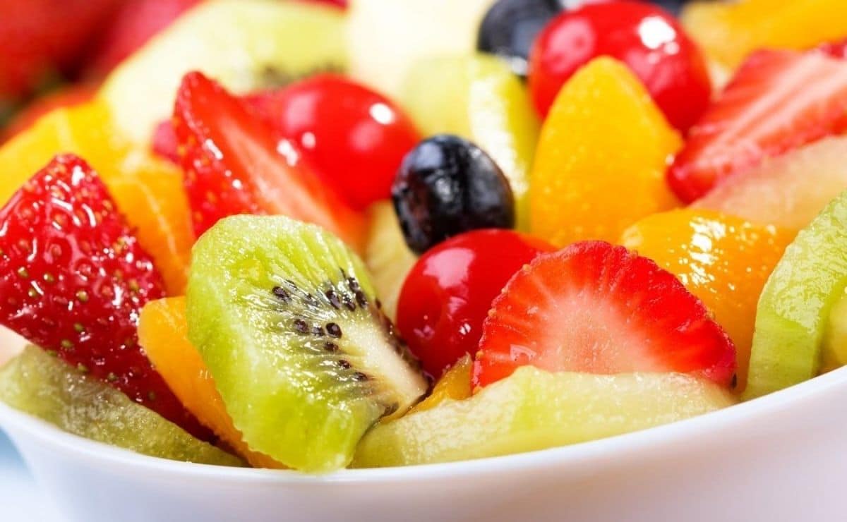 ¿Es sano comer fruta antes de ir a dormir? Aquí lo resolvemos