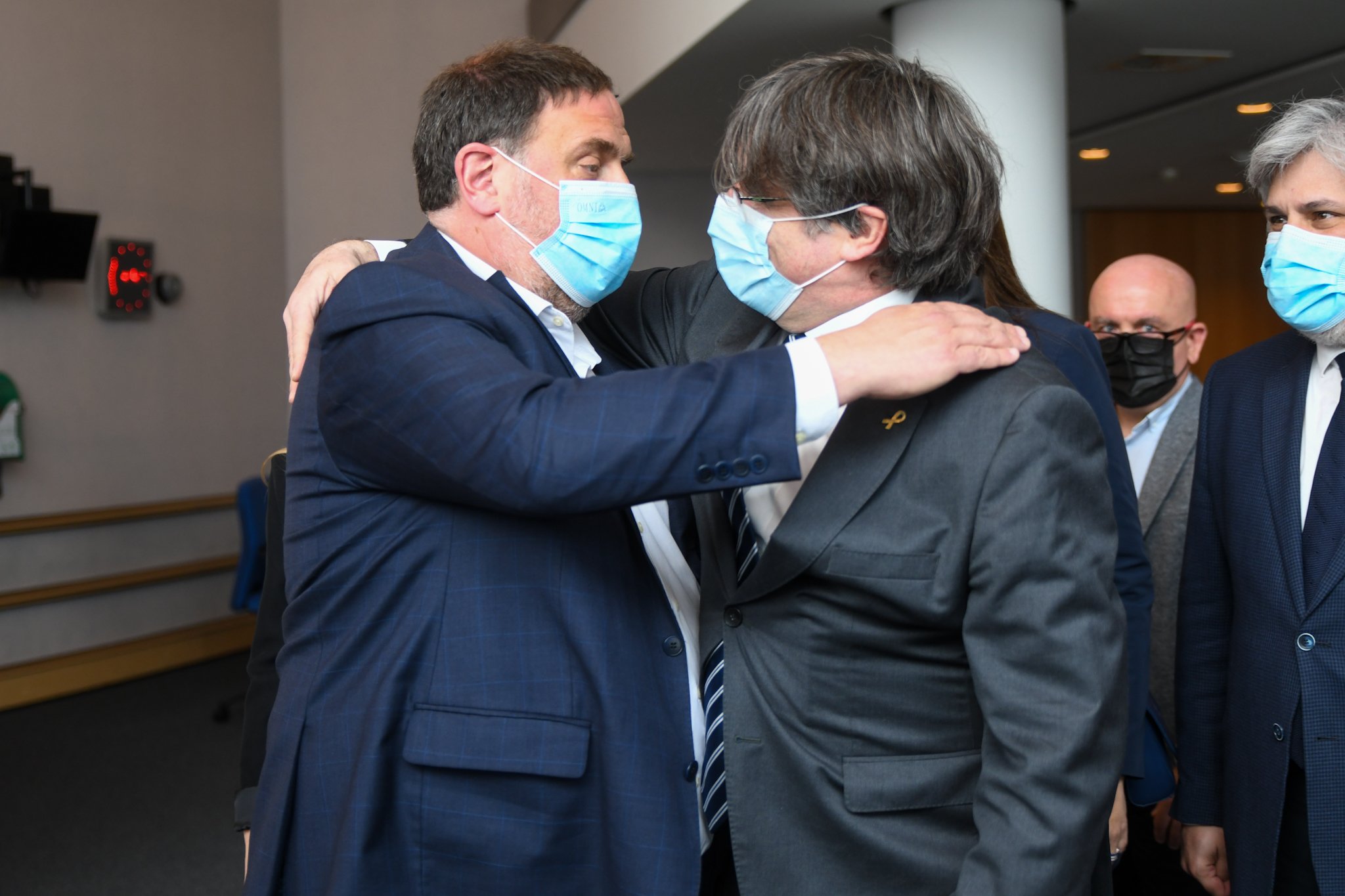 Oriol Junqueras y Carles Puigdemont abrazo Bruselas espionaje Pegasus Foto Marc Puig Oriol Junqueras y Carles Puigdemont abrazo Bruselas espionaje Pegasus Foto Marc Puig