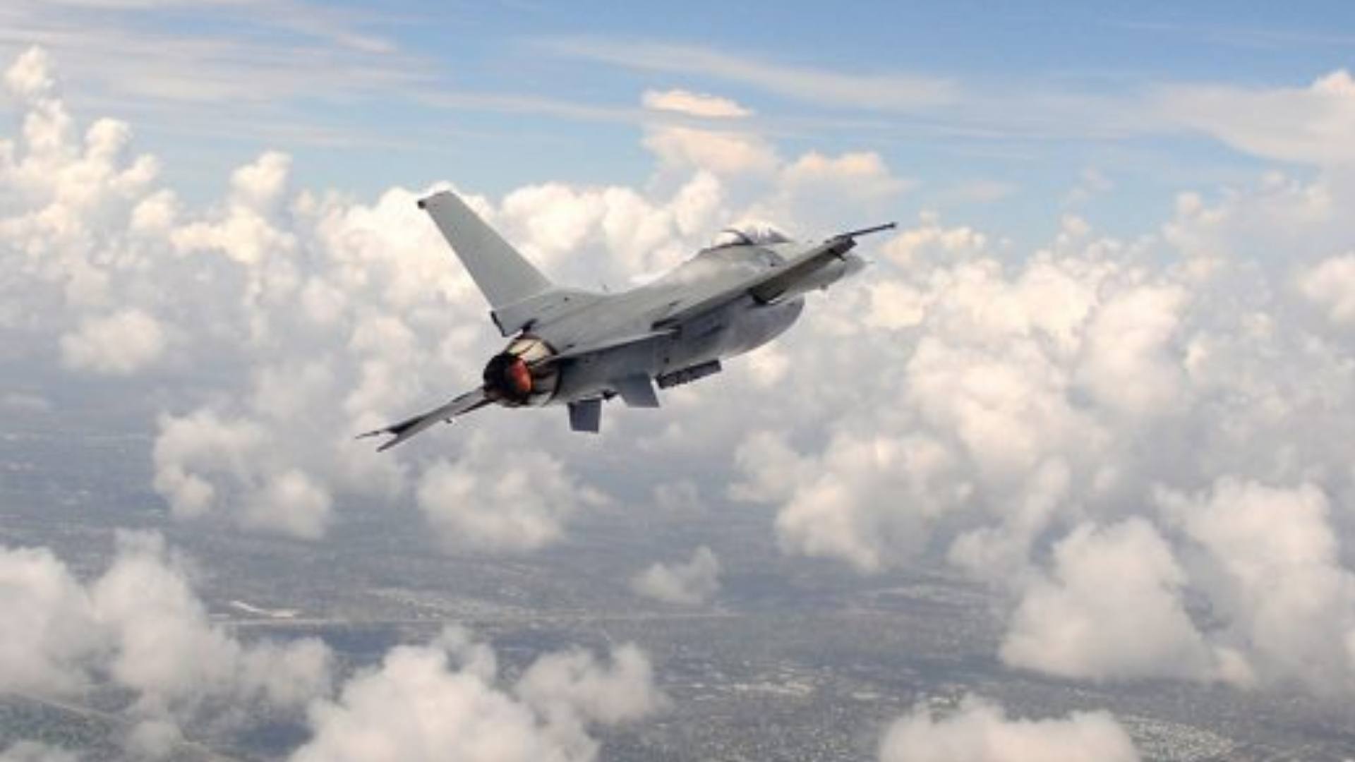 Así es el avión que hace que llueva en España