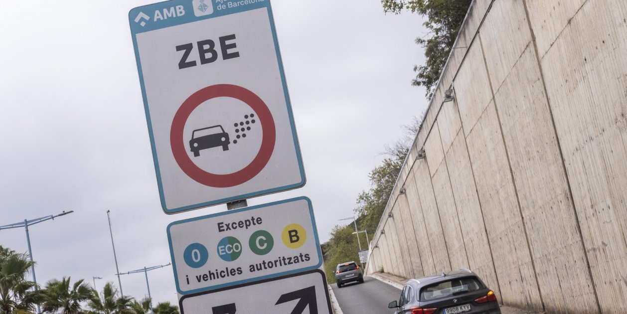 Tráfico, Ronda de Dalt, coches, tránsito, ZBE, zona bajas emisiones - Foto: Carlos Baglietto Tráfico, Ronda de Dalt, coches, tránsito, ZBE, zona bajas emisiones - Foto: Carlos Baglietto