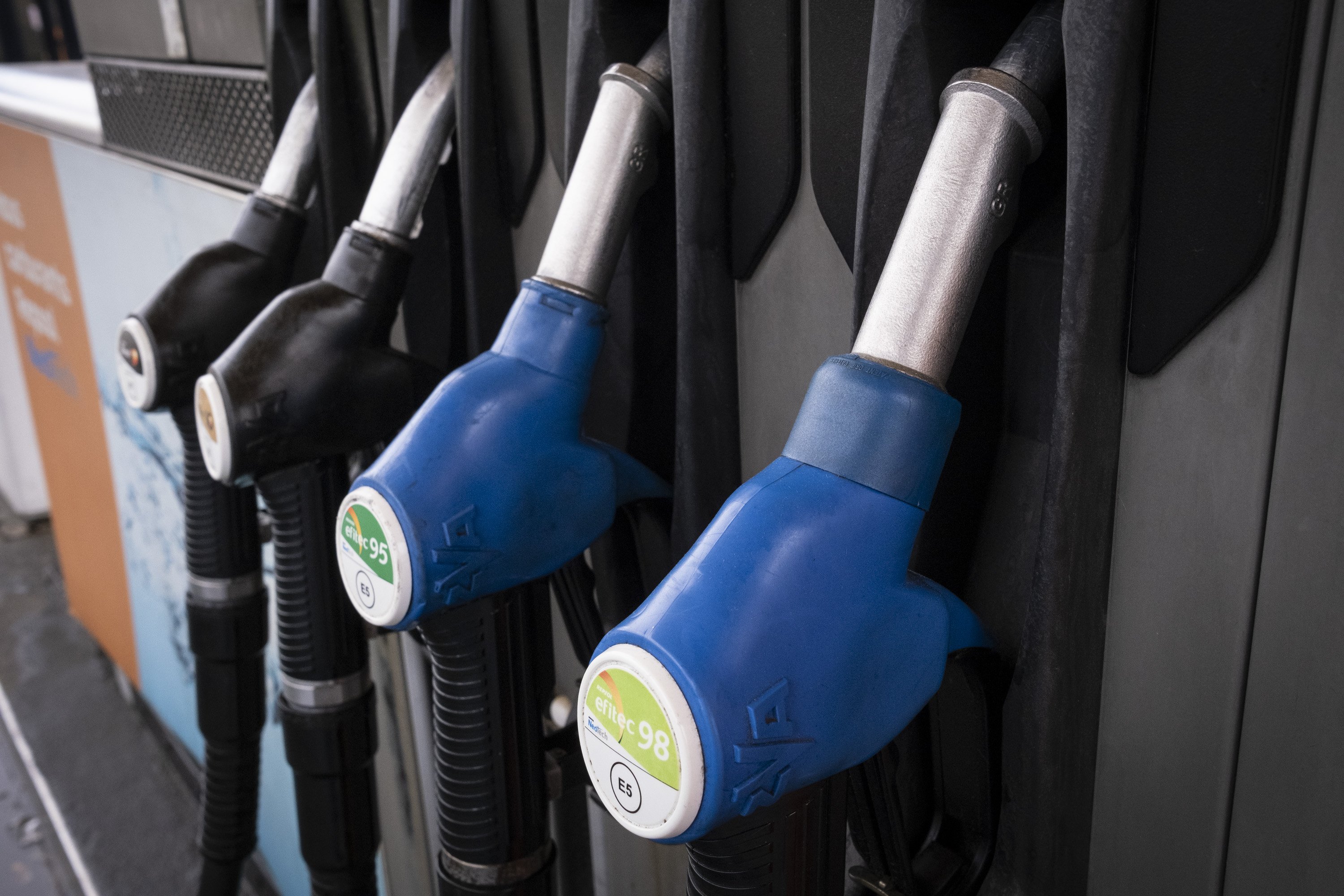 El descompte de 20 cèntims al litre de gasolina, en perill: el govern espanyol planeja modificar-lo
