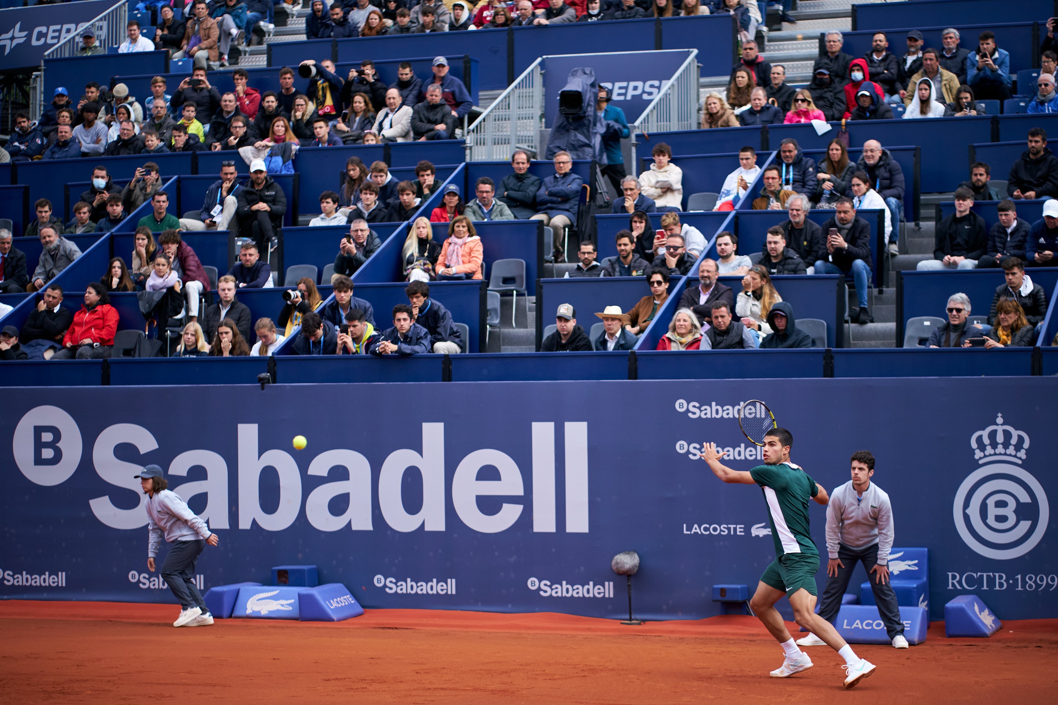 Carlos Alcaraz sufre ante Kwon pero brilla en su debut en el Barcelona Open Banc Sabadell 2022